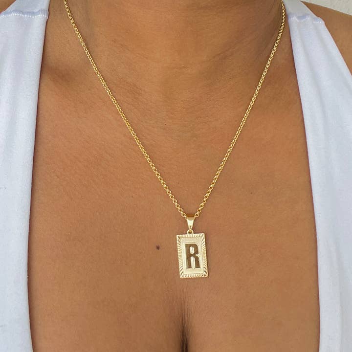 Collier Rolo avec pendentif initial, rempli d'or 18 carats pour la vente par Jeluxe Jewelry