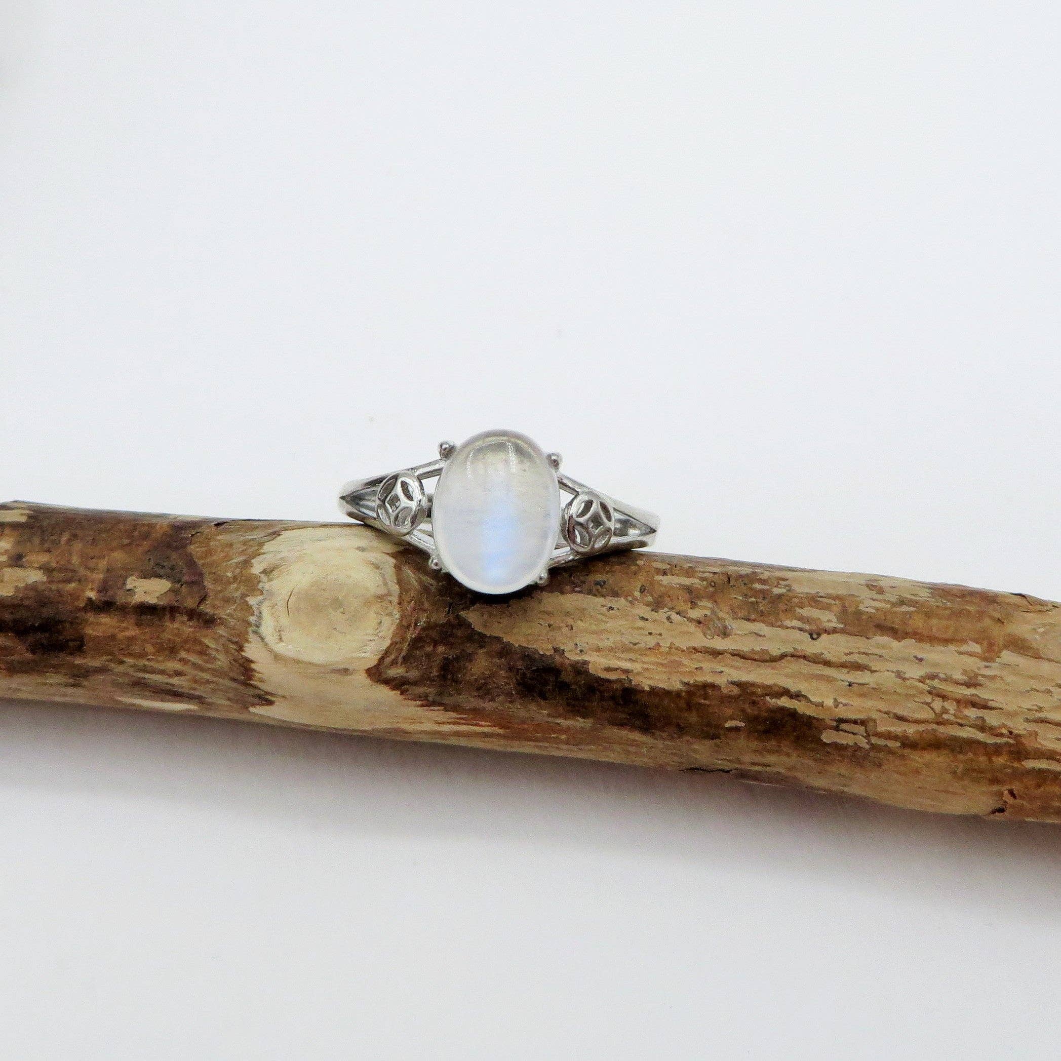 BOHEMIAN DEVA ~ Anello regolabile in Pietra di Luna - MoonStone naturale for wholesale on Faire