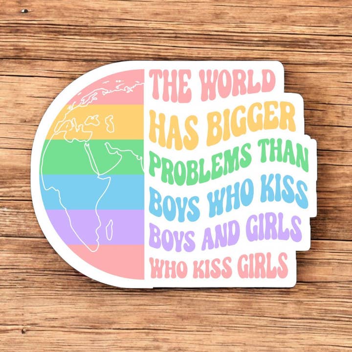 Le monde a de plus gros problèmes - Autocollant vinyle imperméable pour la vente par Jedi Woods LLC
