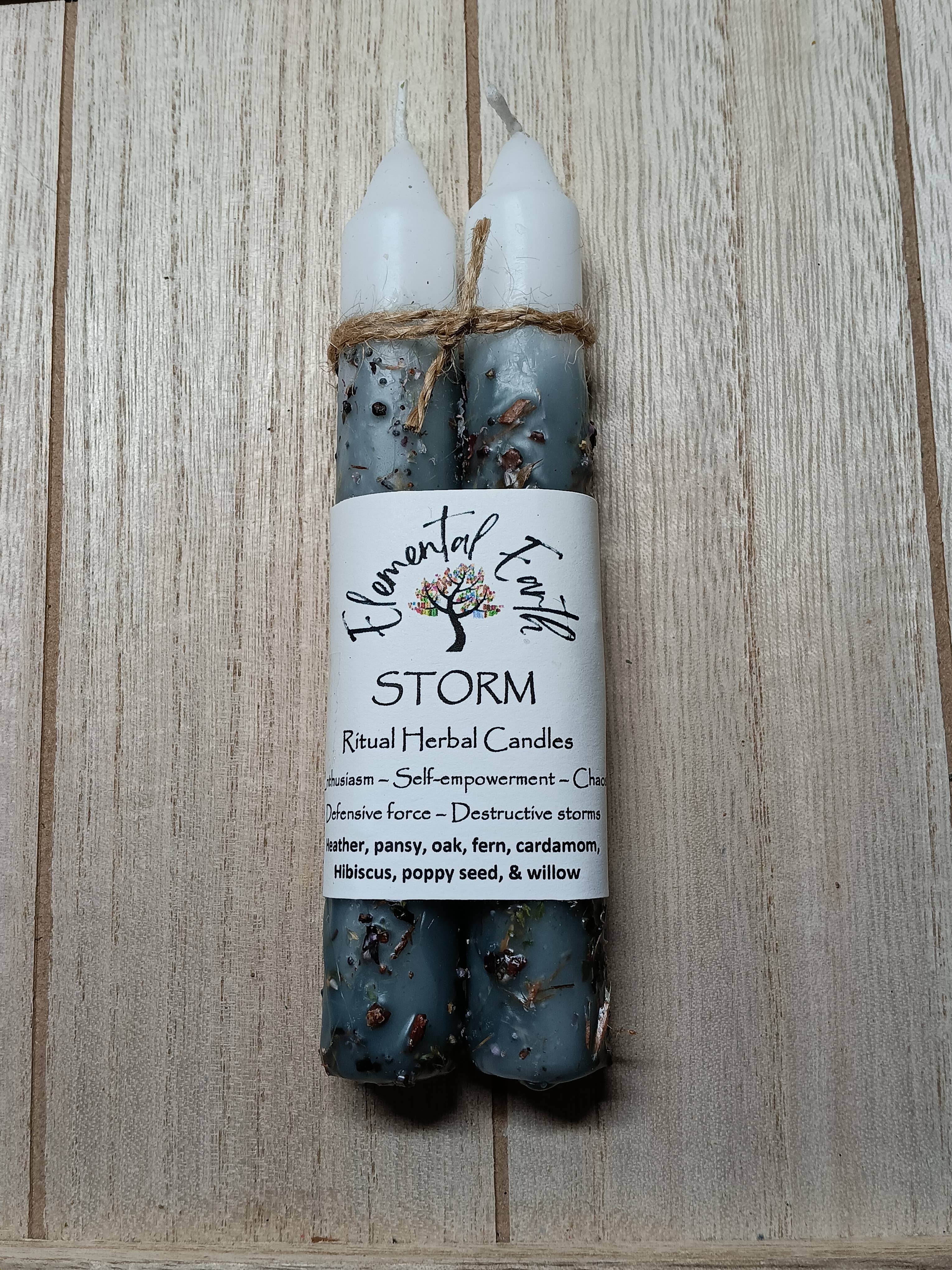 Elemental Earth Shop - Vente Bougies/bougeoirs coniques - Bougie aux herbes Storm 15 cm1