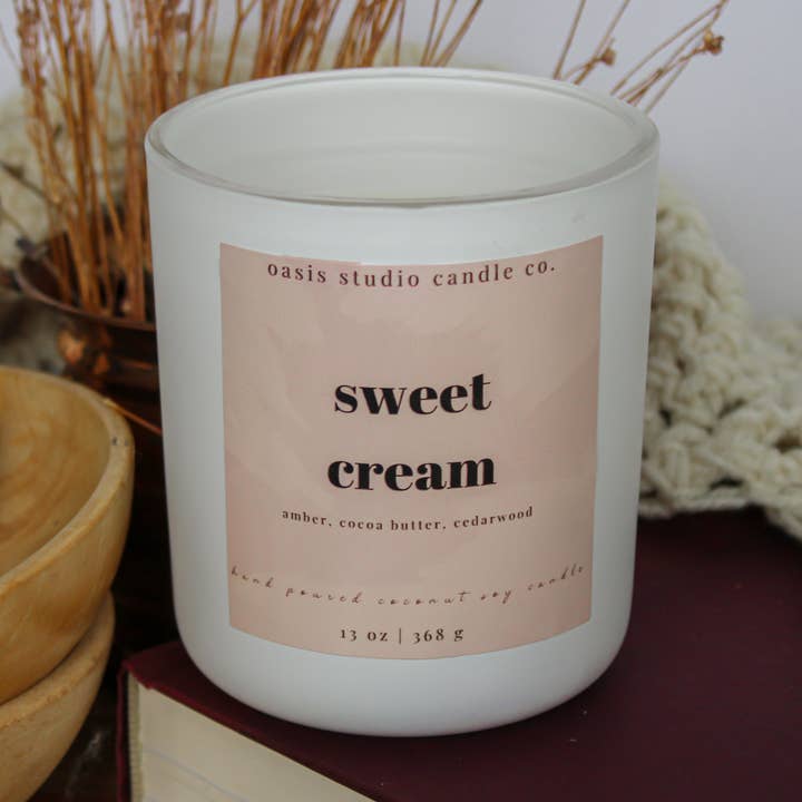 'Sweet Cream' Kokosnuss-Soja-Kerze | 13 Unzen für den Großhandel von Oasis Studio Candle Company