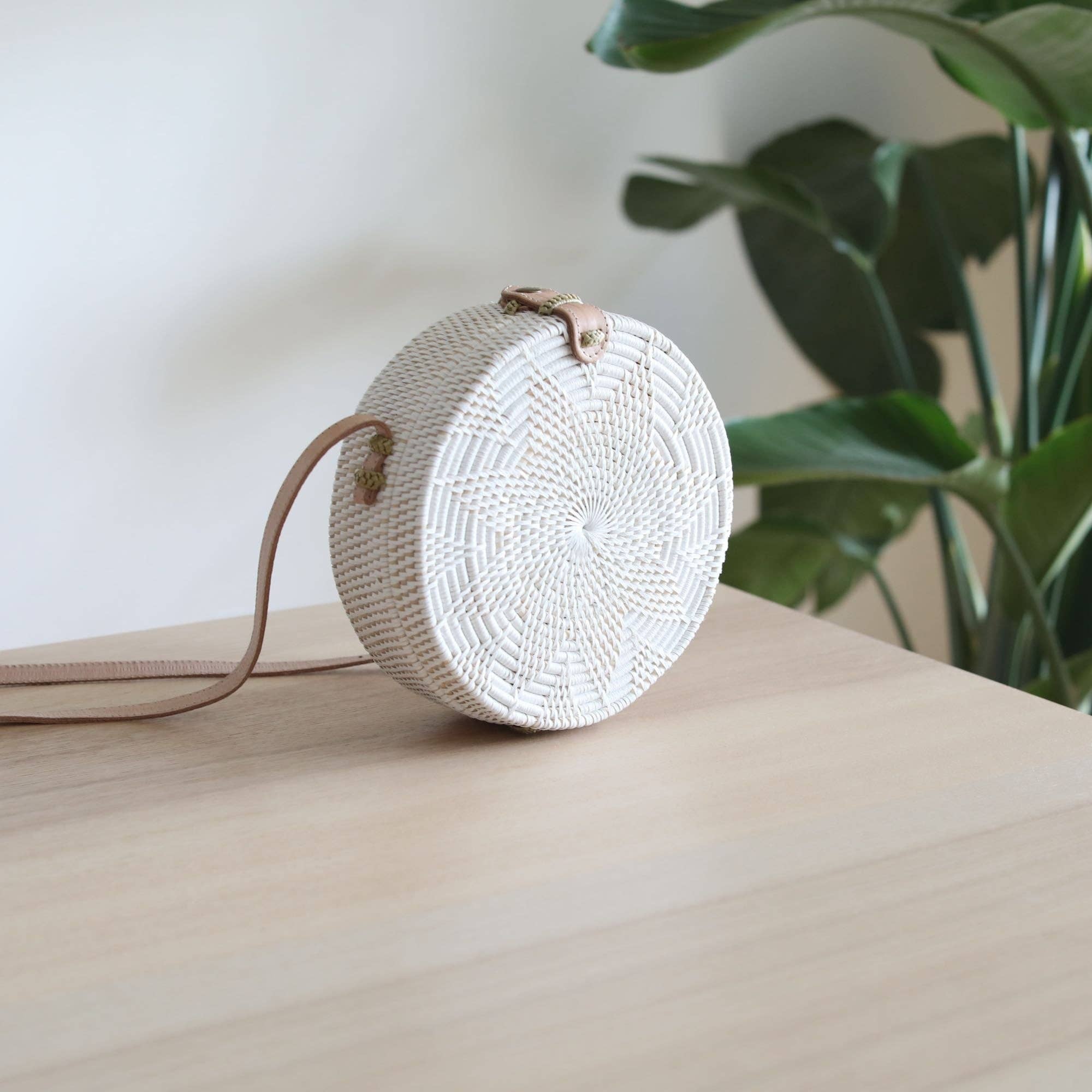 Ganapati – wholesale Axelväska - Dam – Vit Bali Star Rund Rotting Crossbody Väska - Unik Star Des9