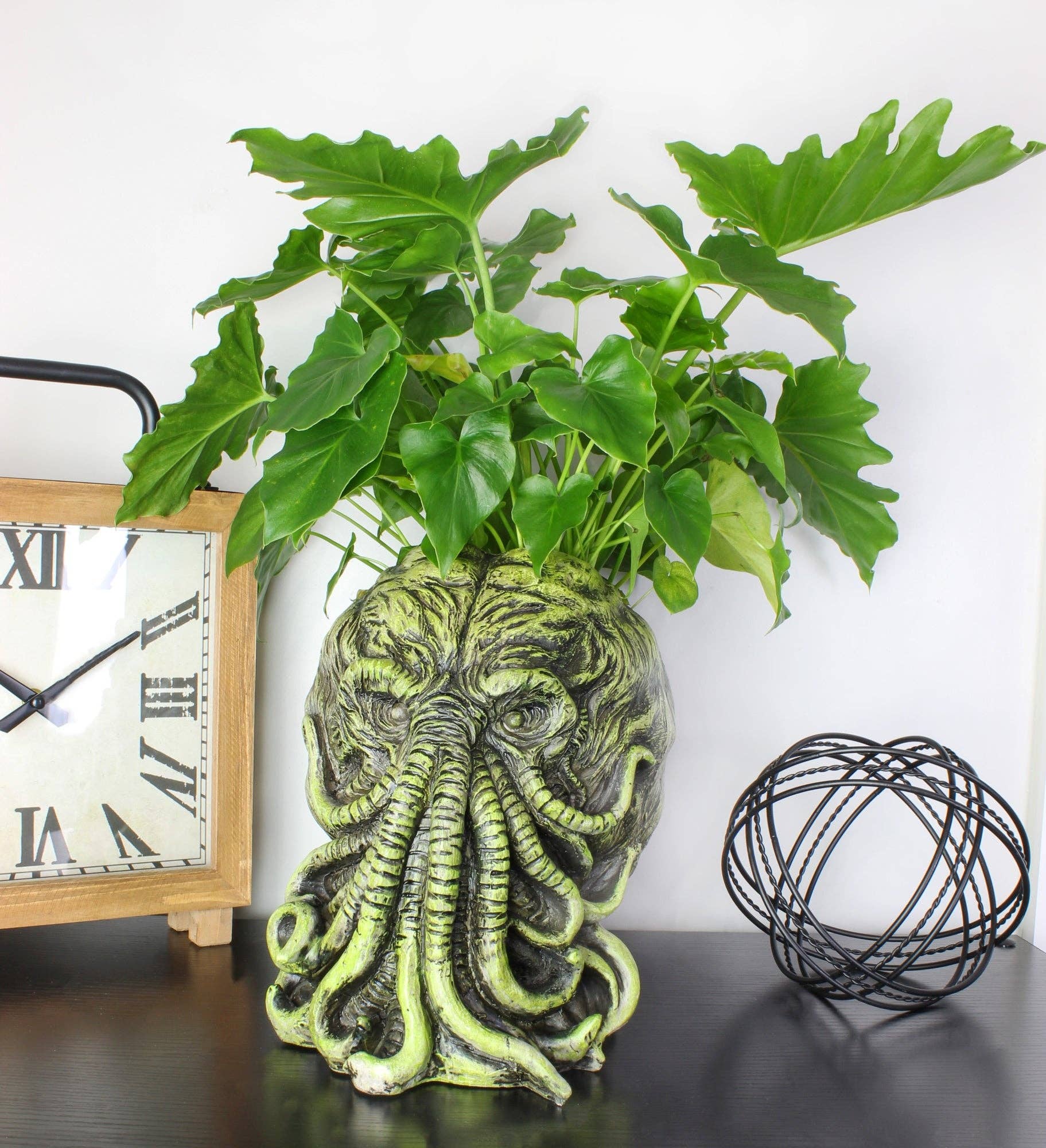 Kurated Korner – wholesale Plant pot – Toy Vault Cthulhu Resin Planter Pot7