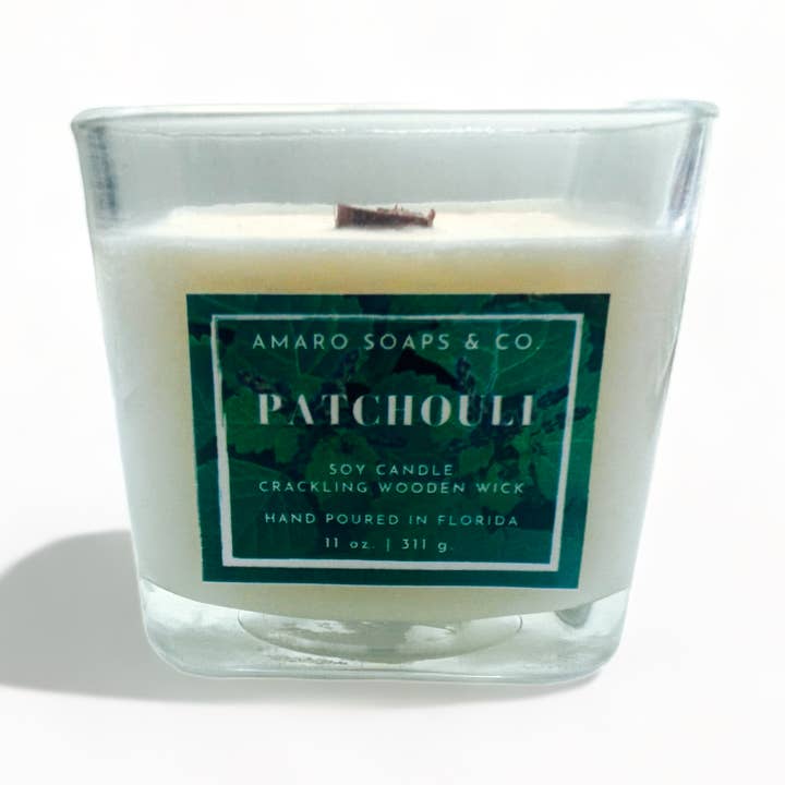 Candela di soia con stoppino in legno patchouli per la vendita all'ingrosso da parte di Amaro Soaps & Co.