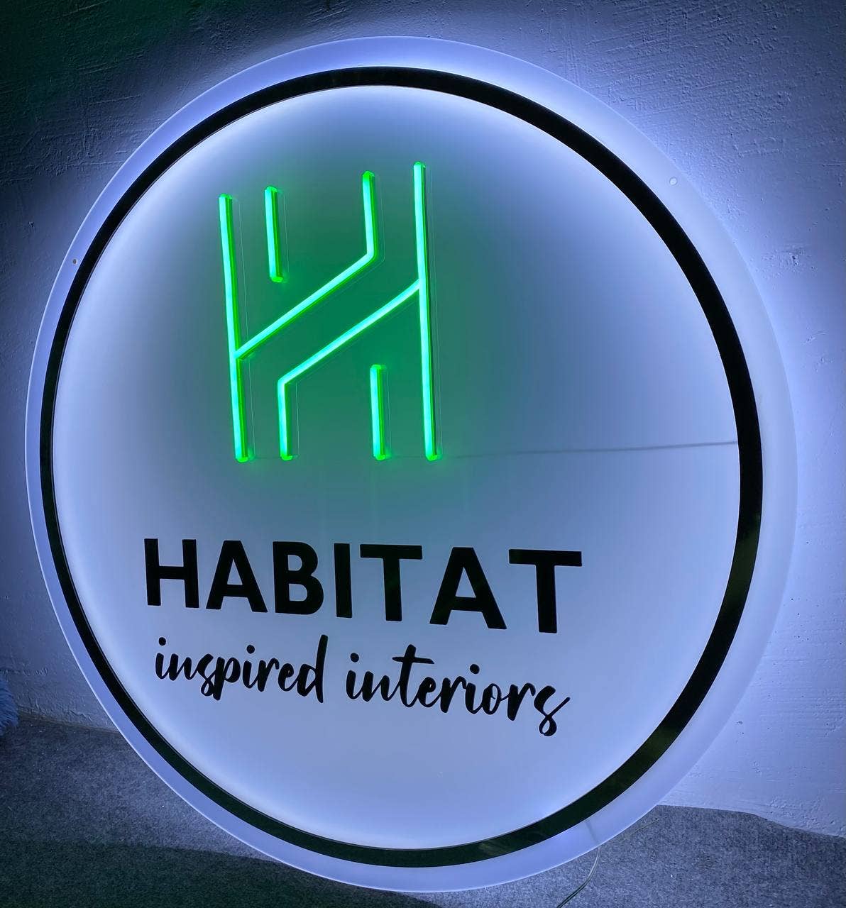 Glow Neon - Vente Enseignes néon - Panneau de qualité personnalisé avec néons, store business deco2