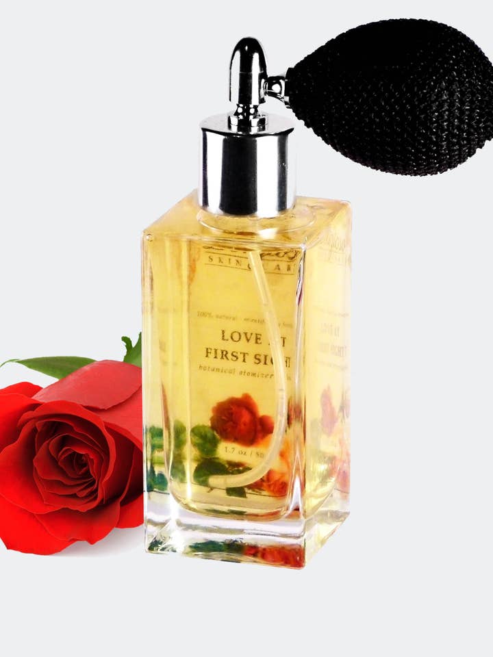 Profumo atomizzatore botanico Love at First Sight per la vendita all'ingrosso da parte di Delizioso Skincare Inc.