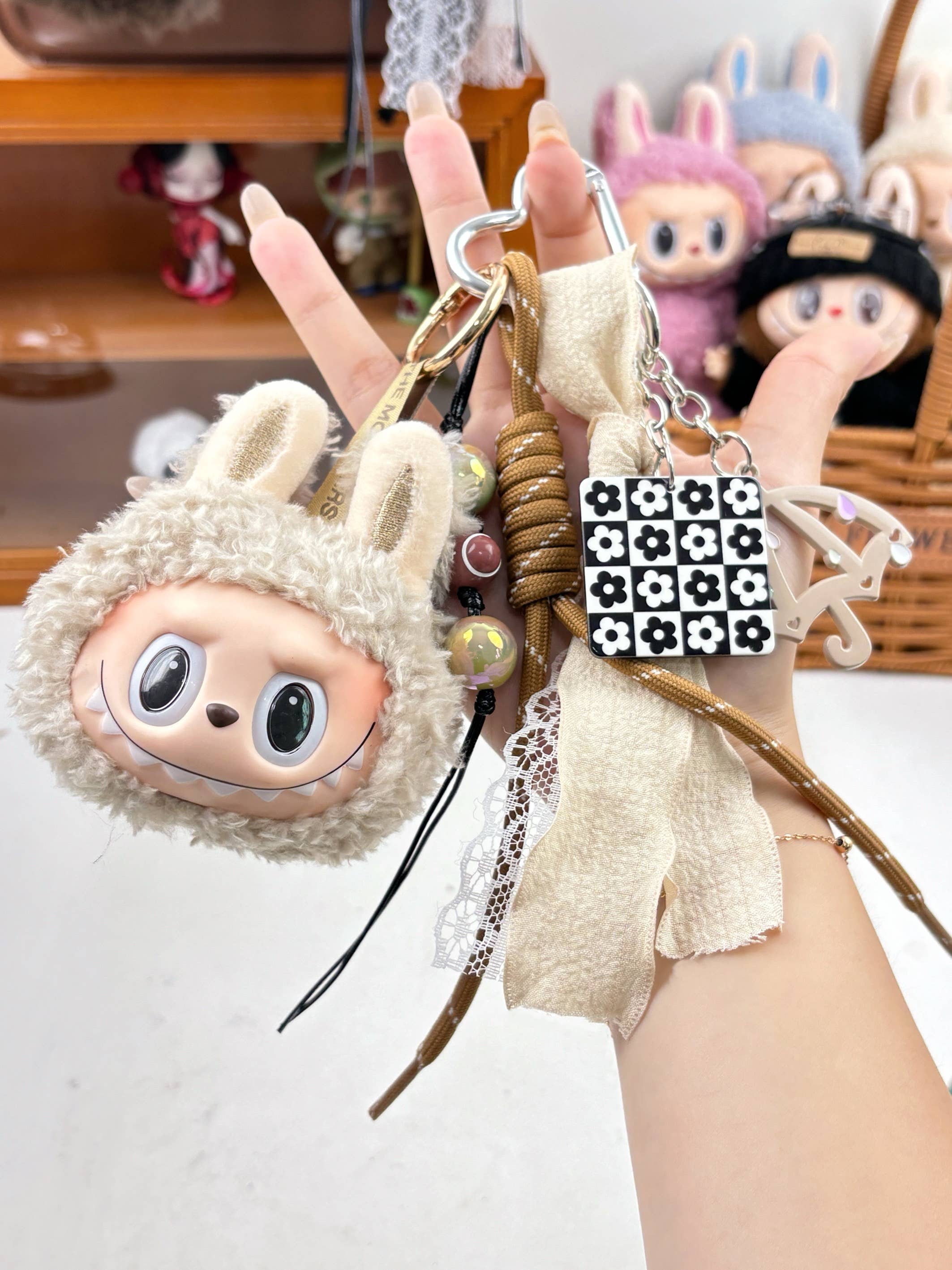 Lilyrosy（Duty free) - Vente Porte-clés – femme - Porte-clés en peluche mignon et très demandé pour filles – Charm de sac10