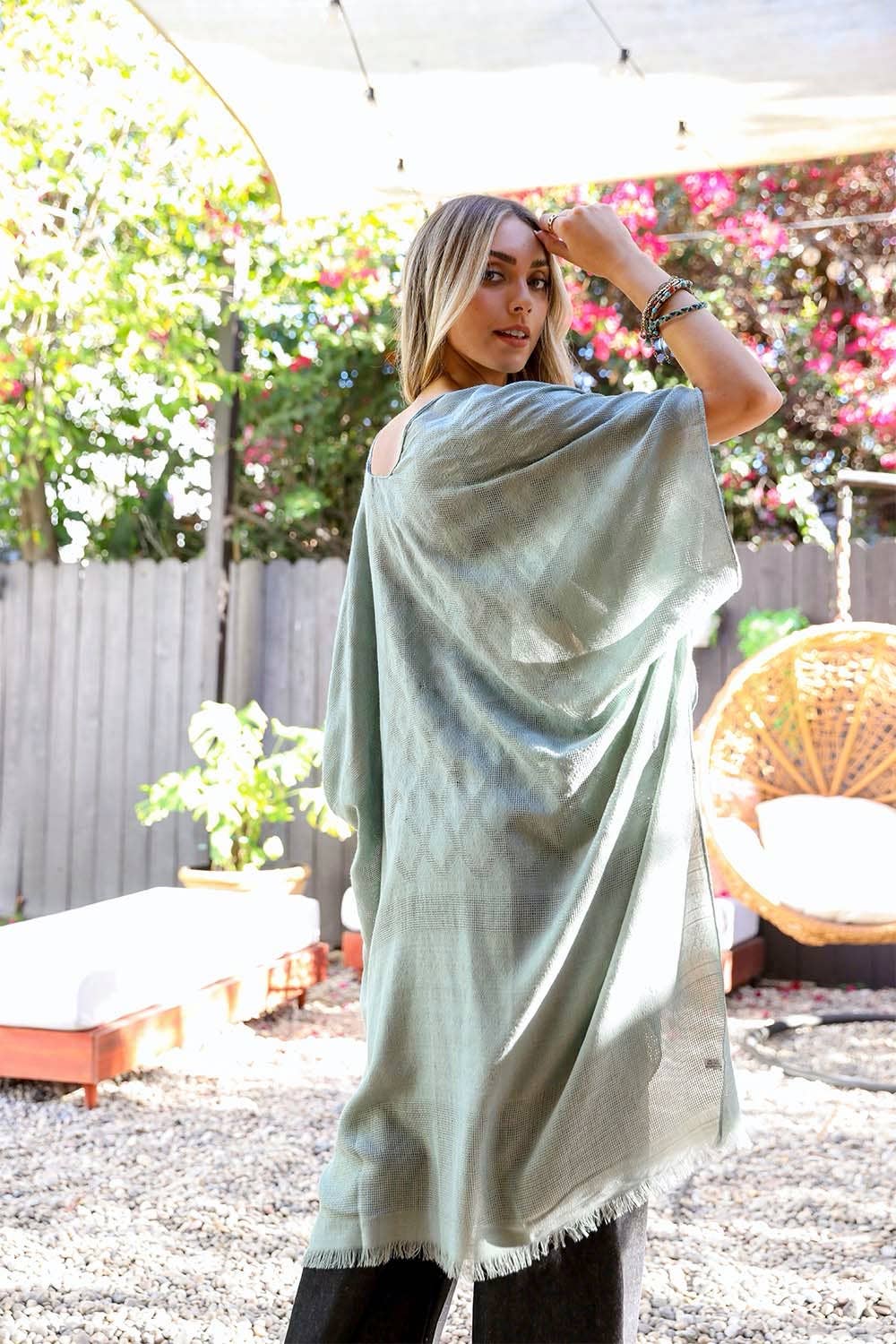 Leto Accessories – Großhandel Kimono – Damen – Diamantbestickter Kimono mit ausgefranstem Rand5