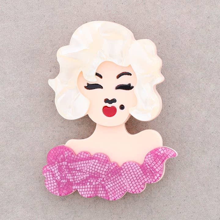 Broche en résine Marilyn pour la vente par Sonata