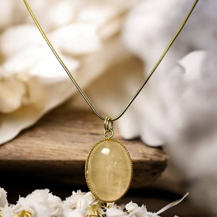 Ciondolo "CORINNE" in pietra di Quarzo Rosa per la vendita all'ingrosso da parte di TOURMALYN