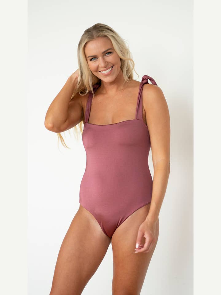 Mykonos Berry badpak uit één stuk voor wholesale door Mamacita Swim