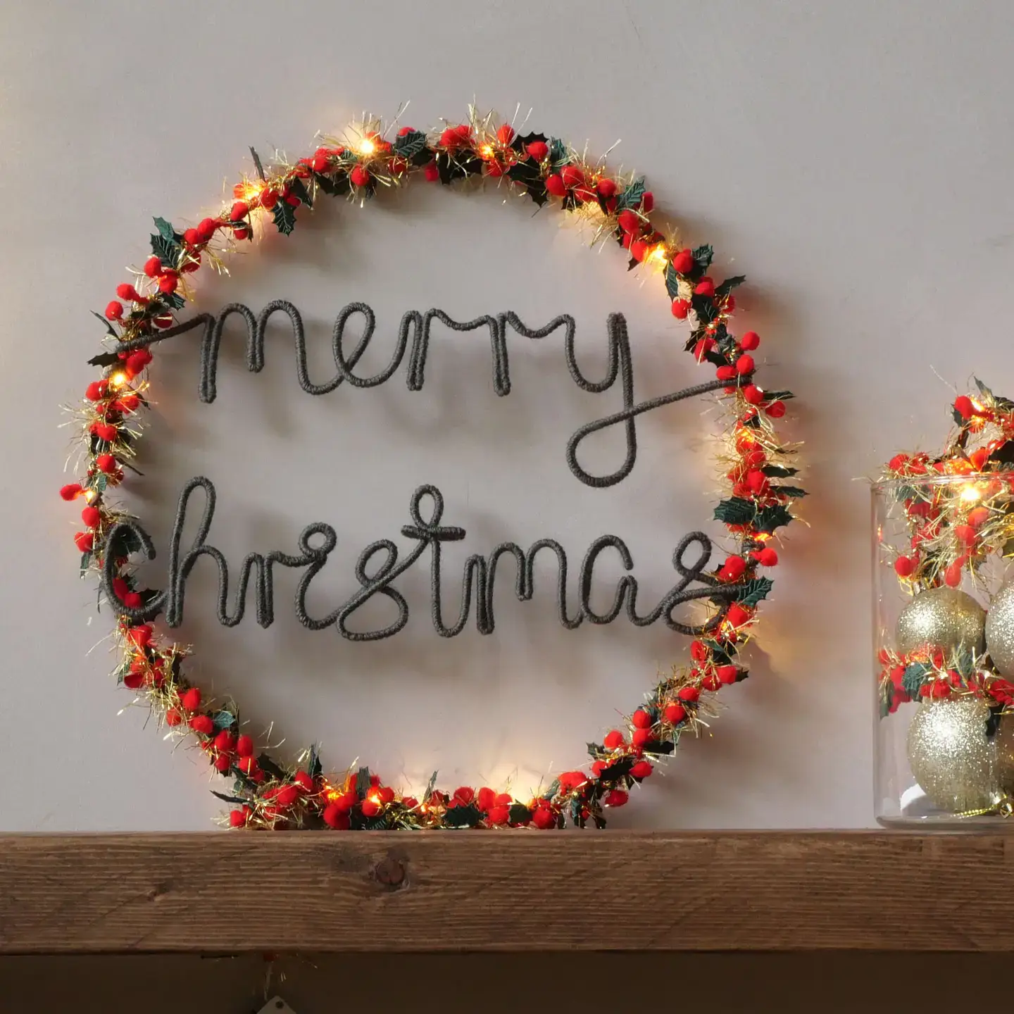 Melanie Porter - Wholesale Wreath - Merry Christmas Light Up Wreath - Christmas Decoration7