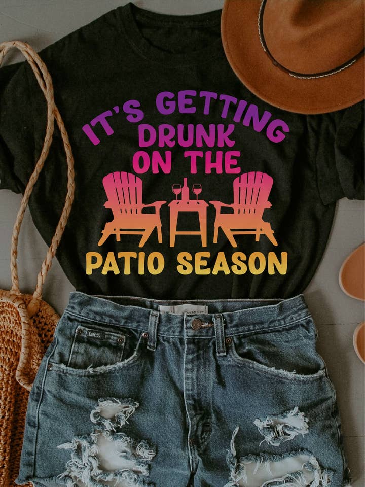 Hectic Rebellion – T-shirt estampada - Mulher por atacado – Está a Chegar-se Bêbado Na Temporada do Pátio