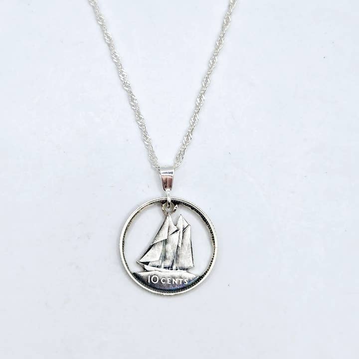 Lost Things Artisan Jewelry - Vente Colliers à pendentif - Collier Coin. Pièces de dix cents canadiens en argent taillé à4