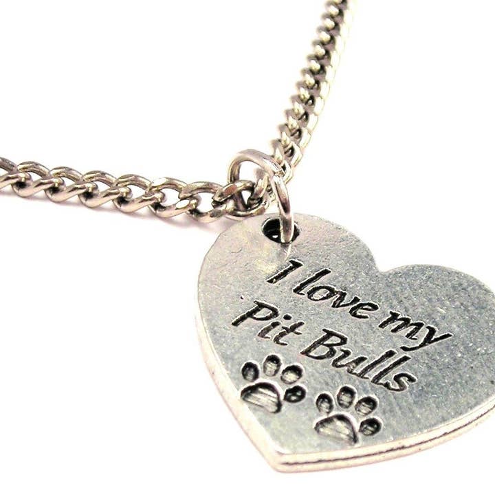 Collier à breloques en forme de cœur I Love My Pit Bulls pour la vente par Chubby Chico Charms