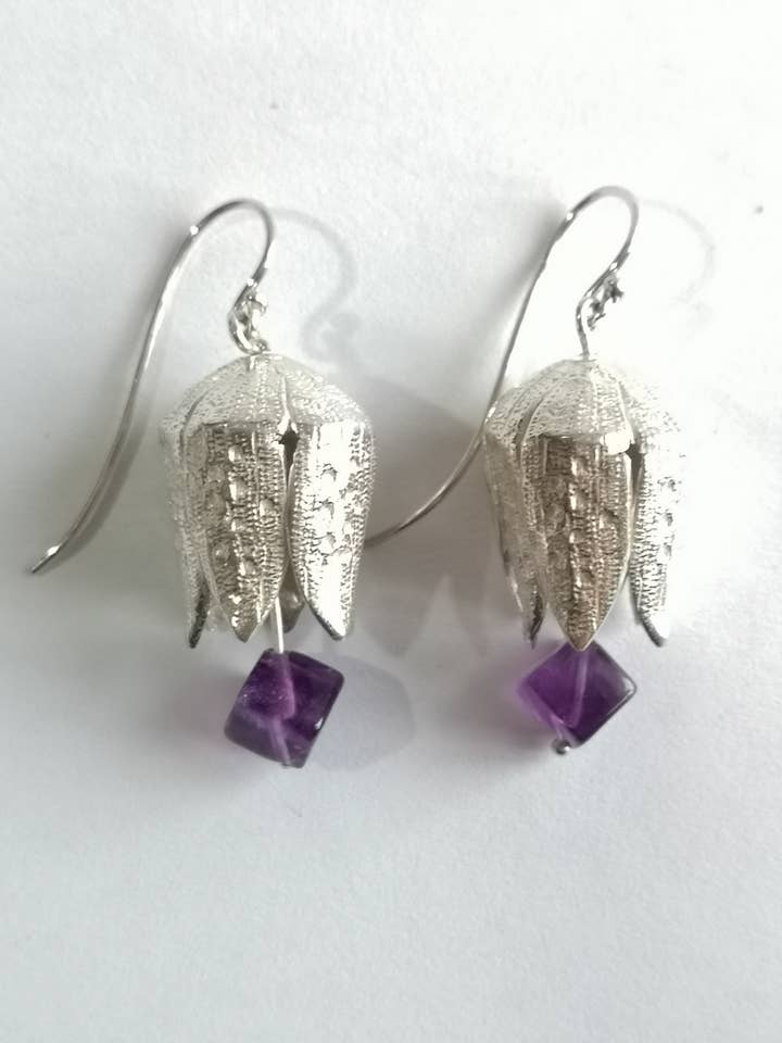 Brincos fritilares com ametista feitos de Sterling por atacado de Andrew O'Dell Jewellery