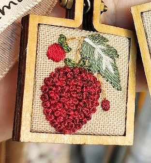 Quince Fables - Wholesale Keychain - Women's - Mushroom Strawberry Embroidered Handmade Vintage Keychain✅0