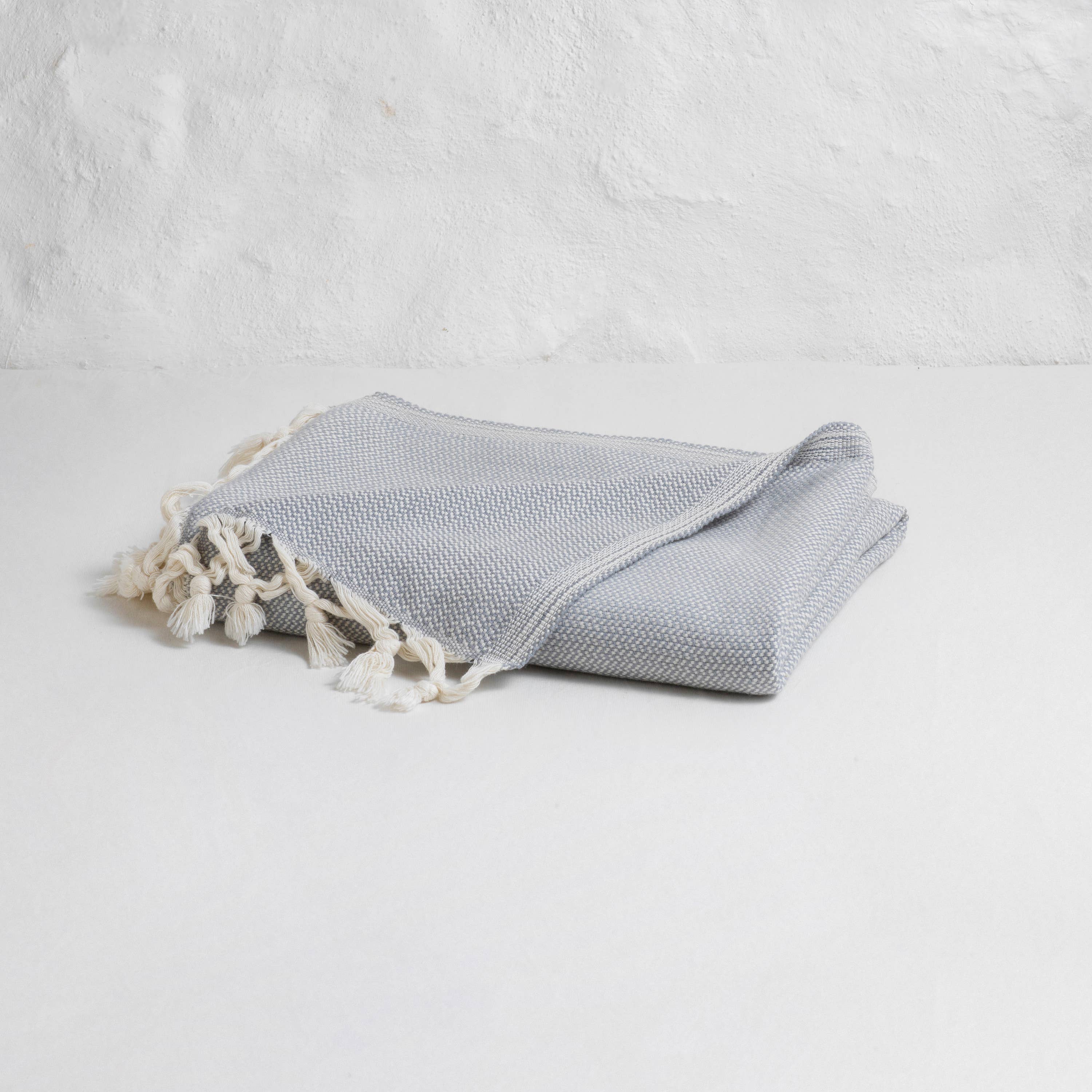 loom.ist - Wholesale Throw Blanket - Pebble Throw0