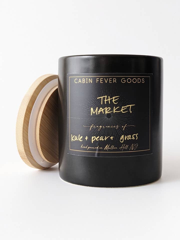 Candela The Market, cavolo riccio, pera, erba per la vendita all'ingrosso da parte di Cabin Fever Goods