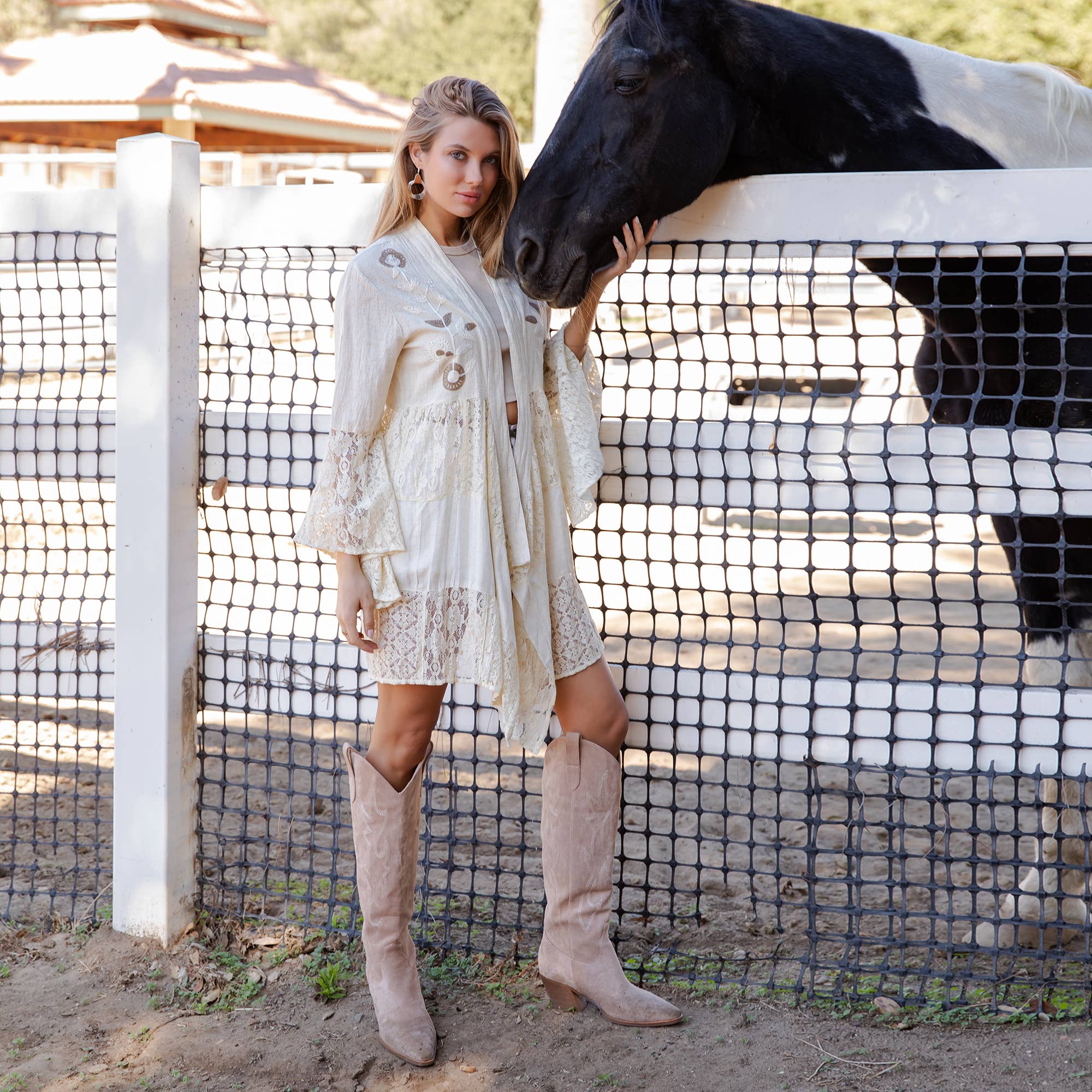 Young Threads – Großhandel Kimono – Damen – Westlicher Boho-Chic: Motivbestickter langer Jeans-Cardigan (NEU)13