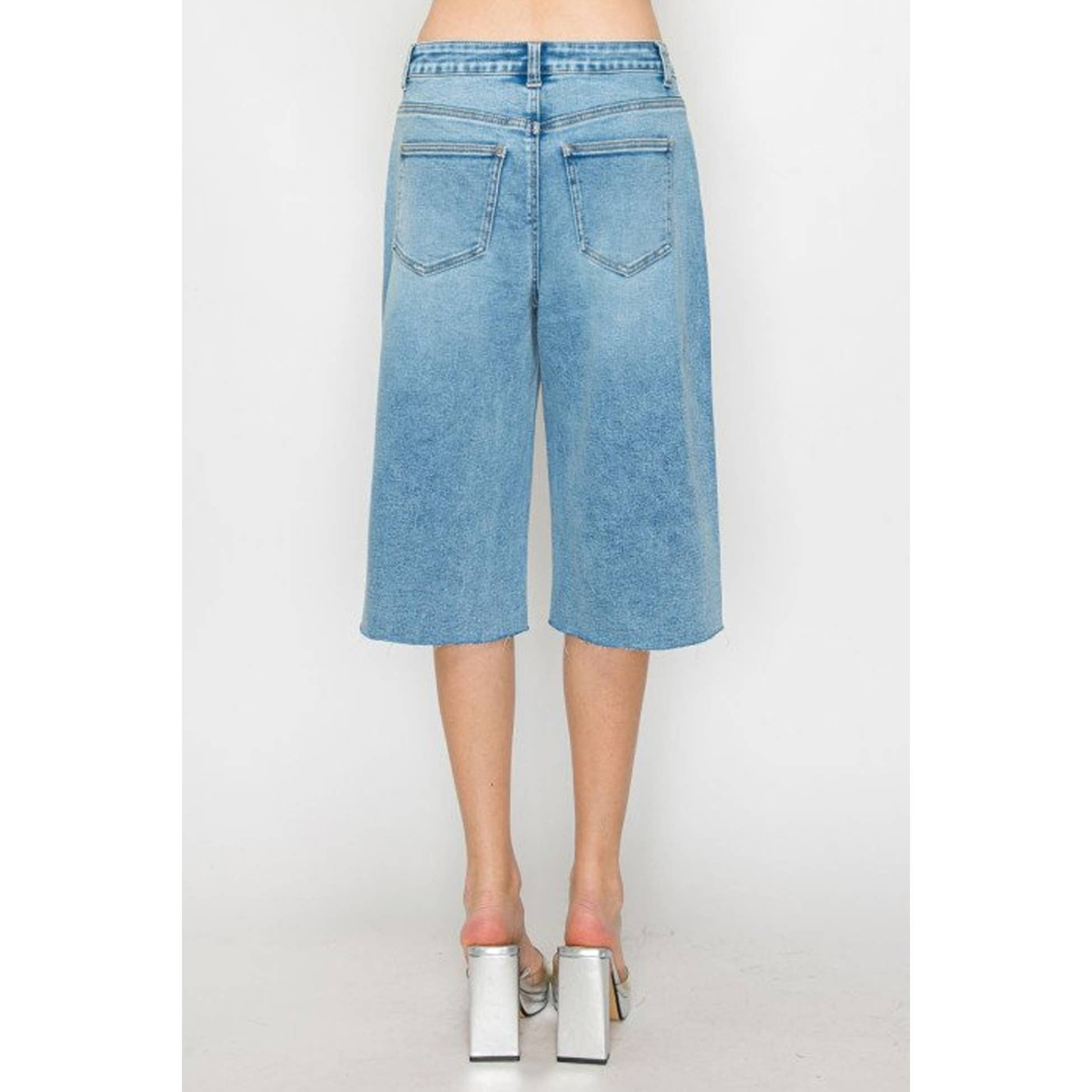 HiteJeans - Wholesale Jeans - Women's - RAW HEM BERMUDA DENIM SHORTS3