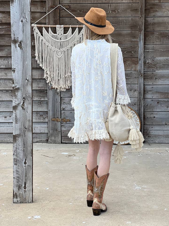 Tunika bianca Kuta per la vendita all'ingrosso da parte di MAMZ'ELLE ZOE