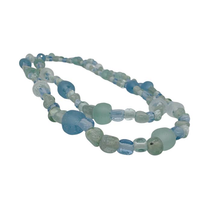 Maka Imports - Vendita all'ingrosso Collane di perline/perle - Collana lunga 36" con perline di vetro di mare riciclato.