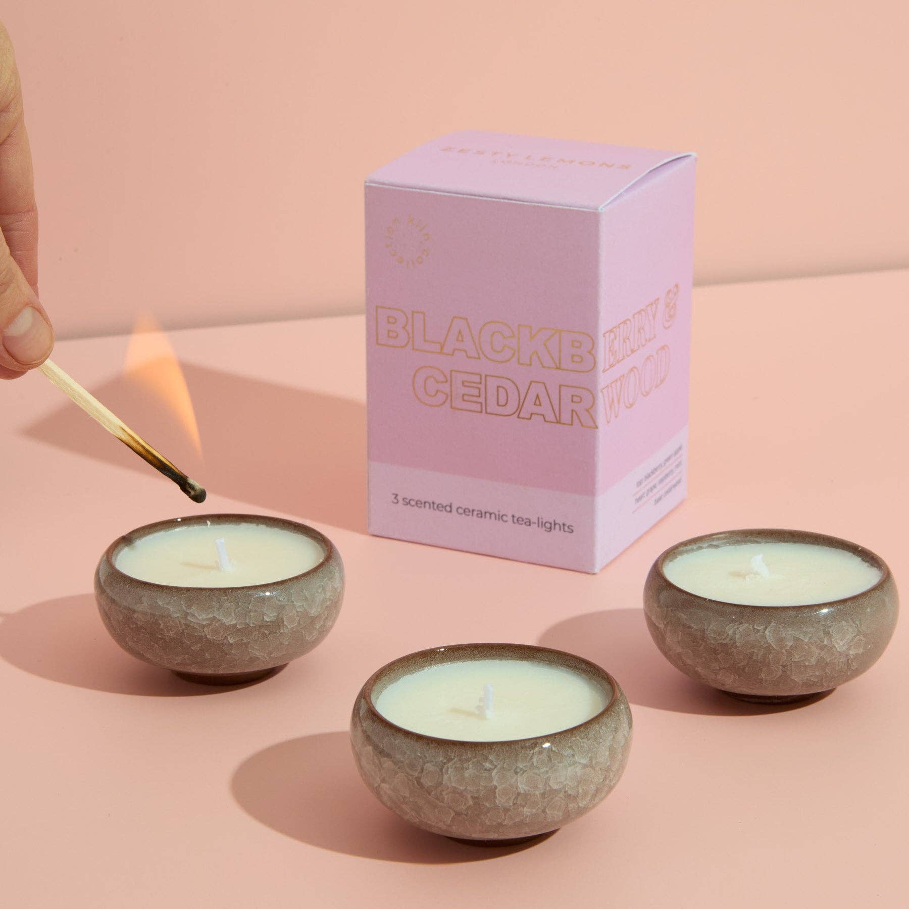 Zesty Lemons – Großhandel Teelichter – Zeitgenössische Kiln Pink Teelichter - Brombeere & Zedernholz1
