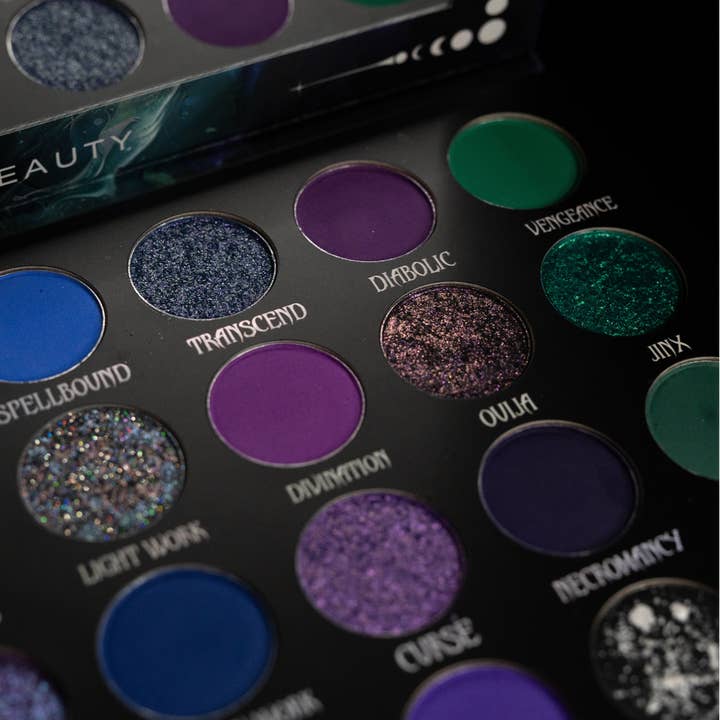 Jolie Beauty – wholesale Eyeshadow palette – Spellbound Palette5