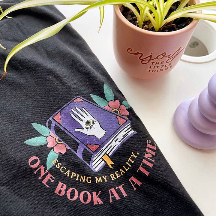 Maglietta classica Un libro alla volta per la vendita all'ingrosso da parte di Seventh Eclectic