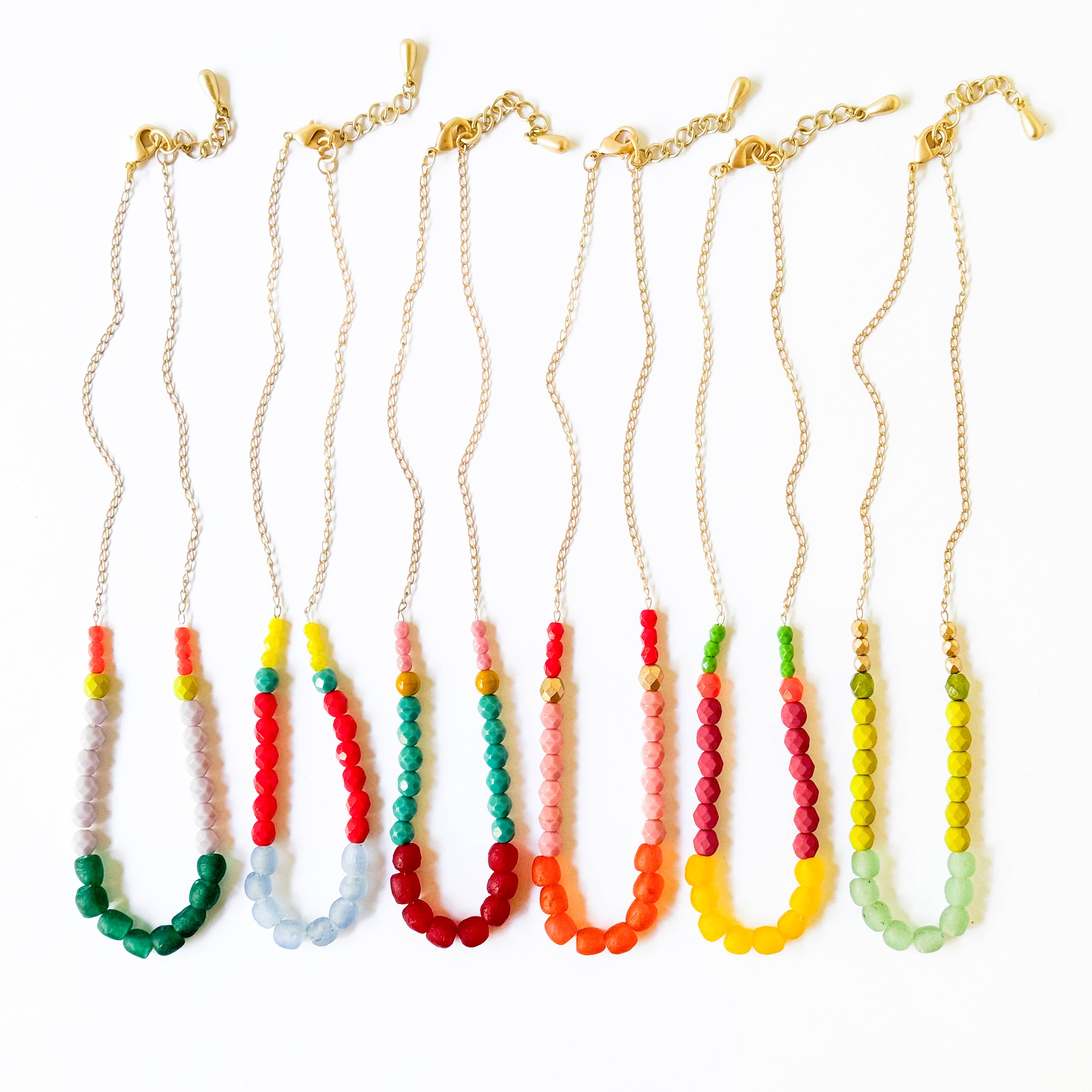Nest Pretty Things - Vente Collier de perles - Collier multicolore en verre africain recyclé et perles mélangées 10