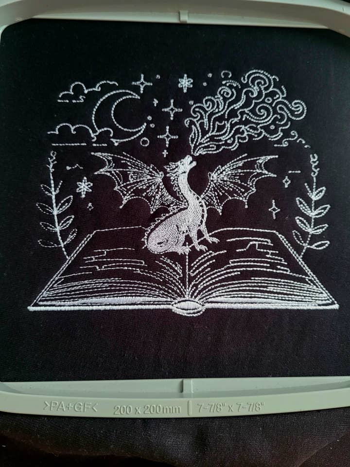 Buch-Drache Sweatshirt für den Großhandel von Cute And Spook