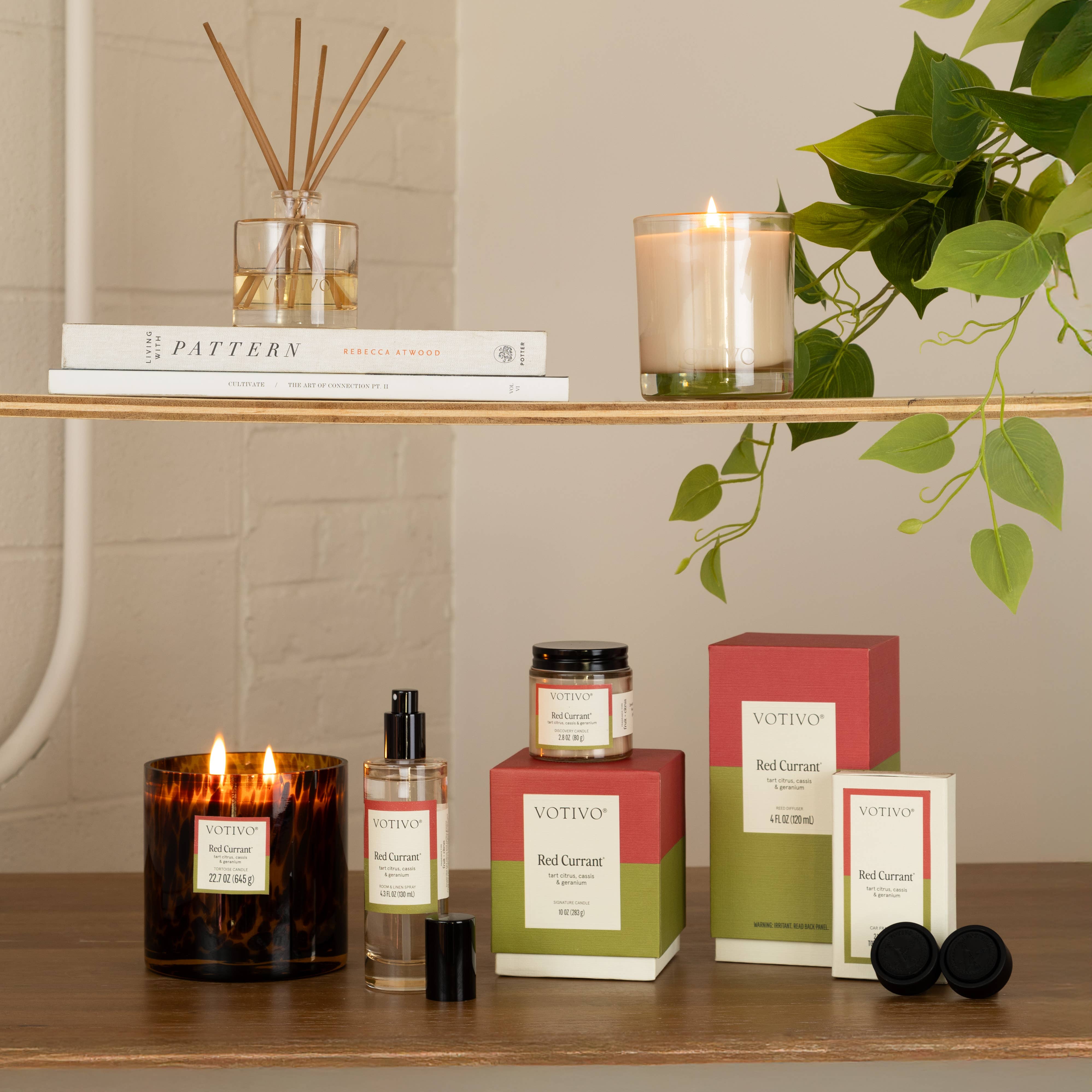 Votivo - Wholesale Jar/Filled Candle - Red Currant 10oz Signature Candle | Valentine's Gift5