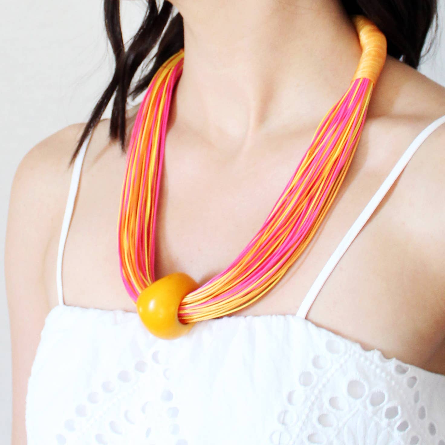 Muichic Natural Jewelry - Vendita all'ingrosso Collane di perline/perle - Collana Threads Tagua fatta a mano Fairtrade leggera1