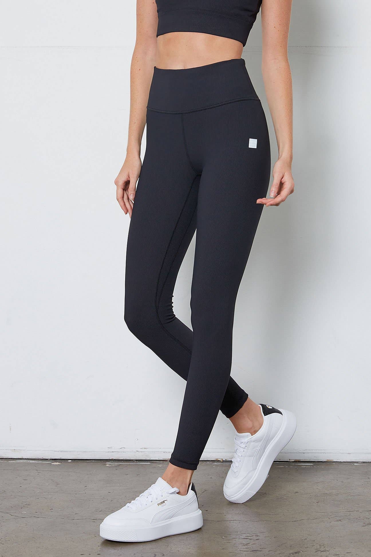 Cream Yoga – Großhandel Sport-/Lounge-Leggings – Damen – Nancy gerippte Textur Legging schwarz1