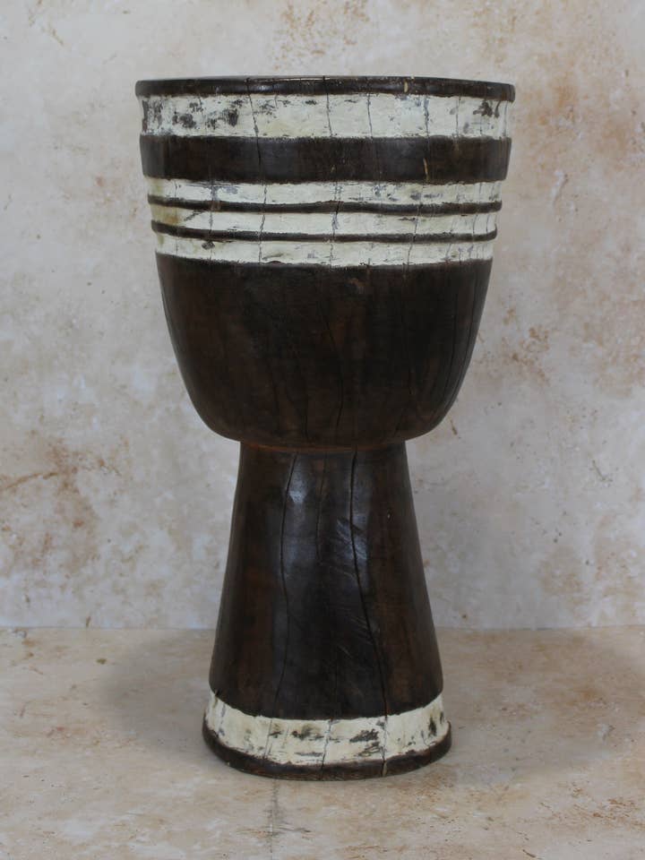 Table d'appoint en bois effilé - Cameroun - 93,2 pour la vente par Botanical Boys