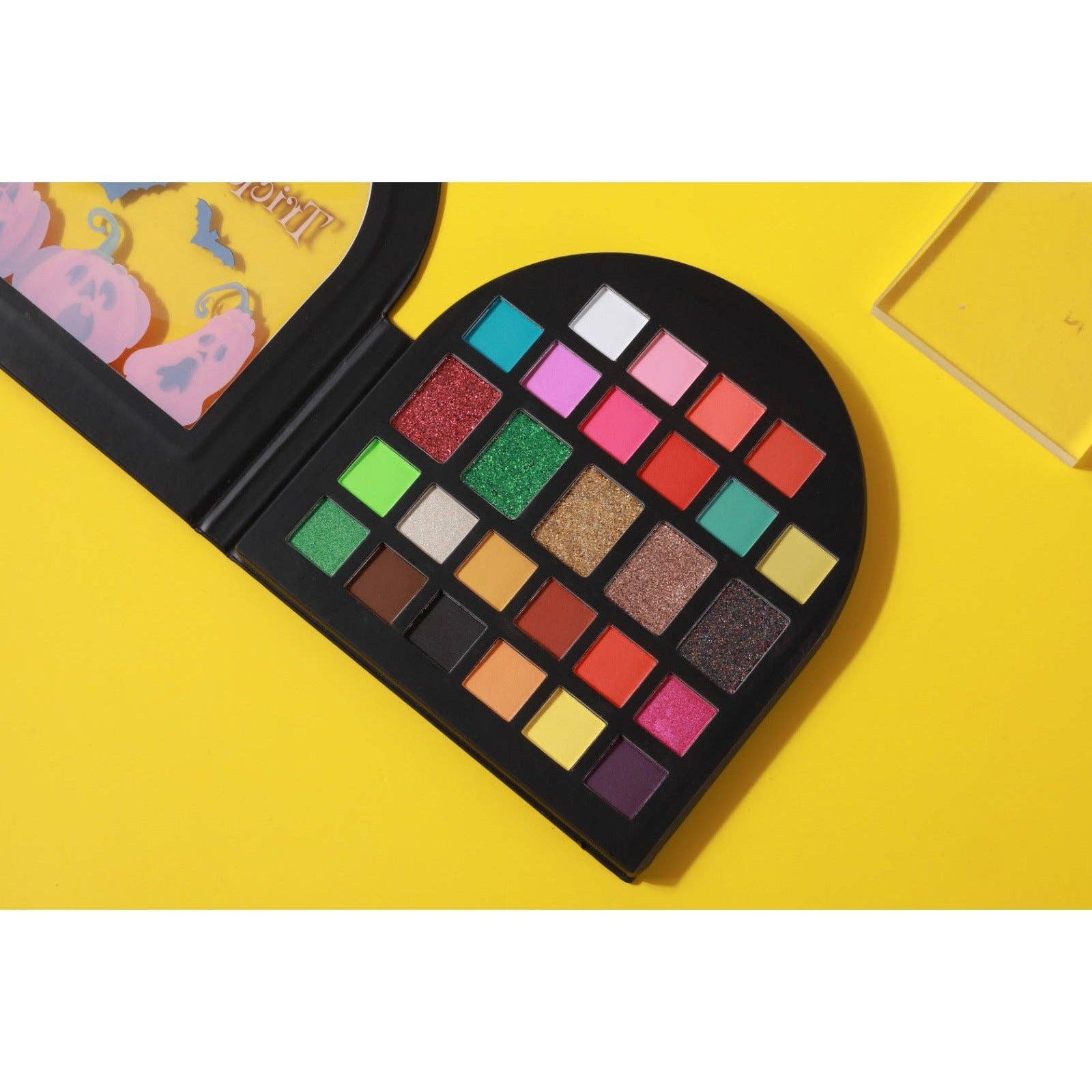 Efon International Corp. - Wholesale Eyeshadow Palette - Trick Or Treat - Highly Pigmented Blendabl Eyeshadow Palette3