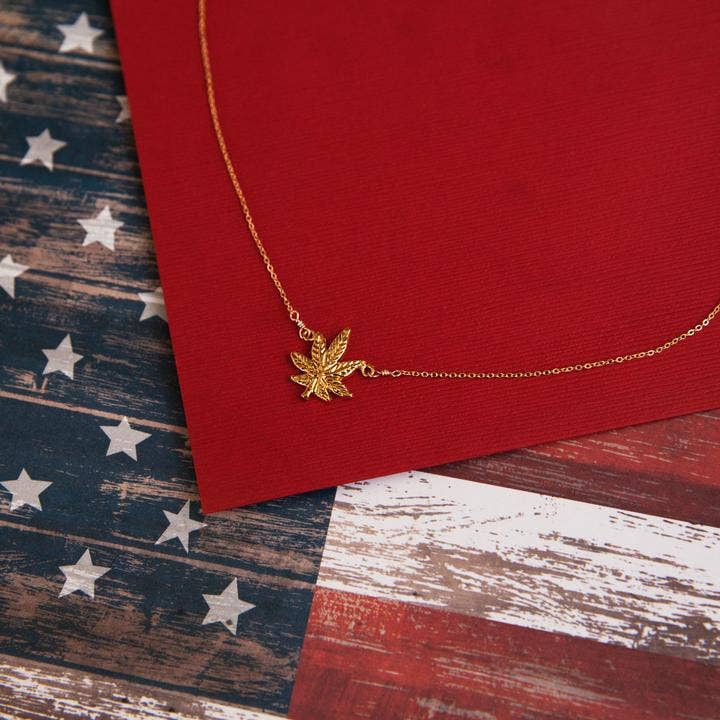 Le collier Reefer pour la vente par Rafia