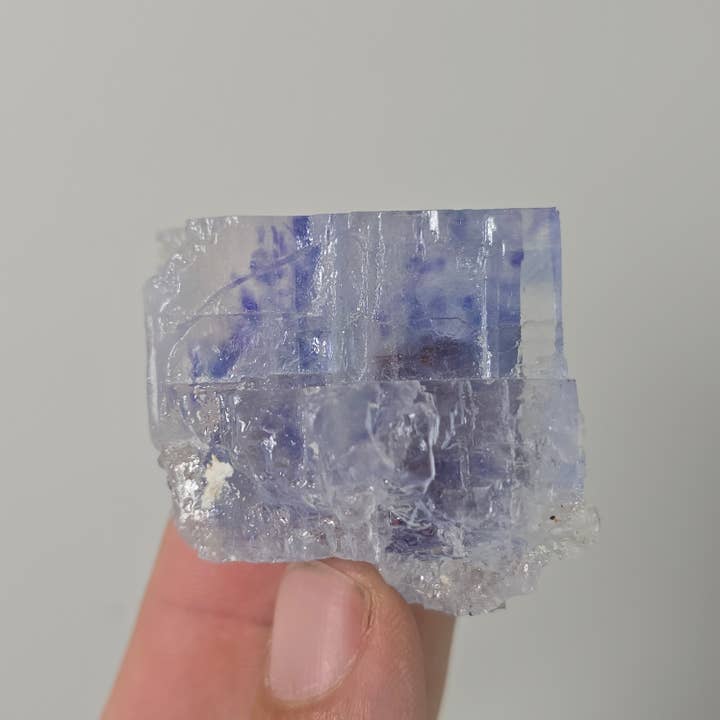 Halite bleue ~ Spécimens minéraux ~ Cristaux bruts pour la vente par Aquamarine Daydream Wholesale