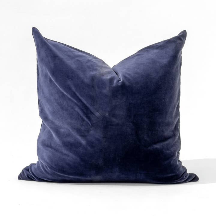 Cuscino da salotto in velluto blu 55 x 55 cm per la vendita all'ingrosso da parte di BHD HOME