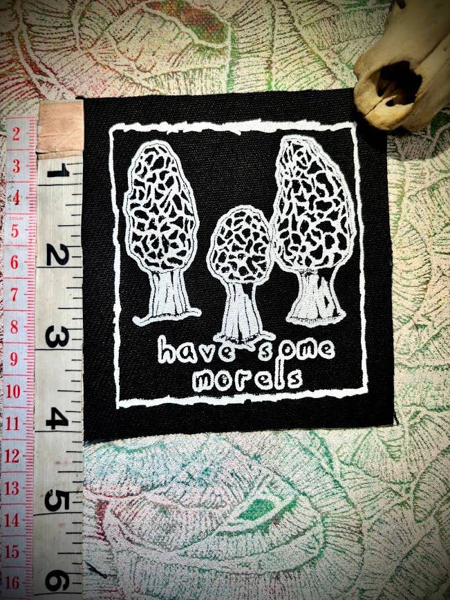 Ayez un parterre de morilles. pour la vente par Three Raccoons