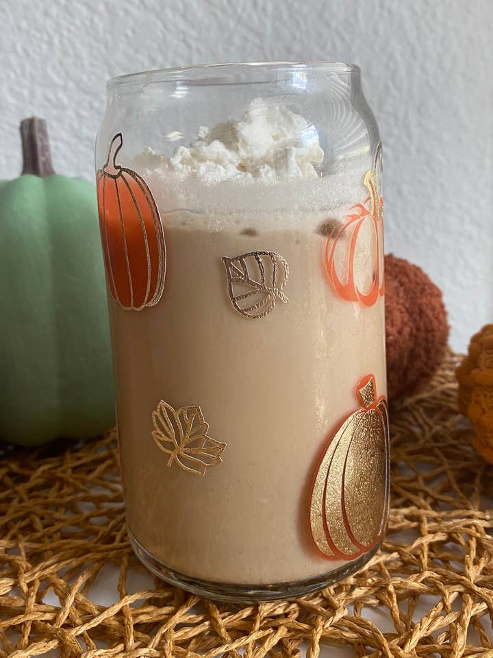 Citrouilles à couleur changeante, tasse en verre de 16 oz pour la vente par Will + Vivi