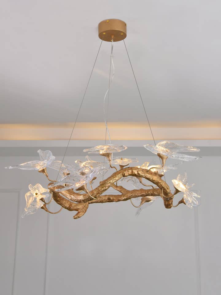 Lampadario in vetro trasparente con rondine in ottone peruviano 80 cm | Illuminazione decorativa moderna per case e hotel per la vendita all'ingrosso da parte di HEKA LIGHTING & TRADING LTD