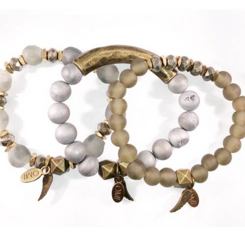 Elle est Clarity Pyrite Trio pour la vente par omibeads