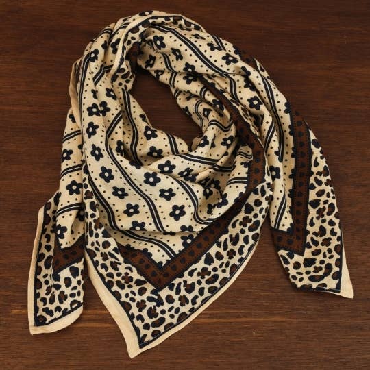 Love Explorers - Venta al por mayor Pañuelo para la cabeza - Mujer - Pañuelo grande esencial con estampado de leopardo y flores en marrón1