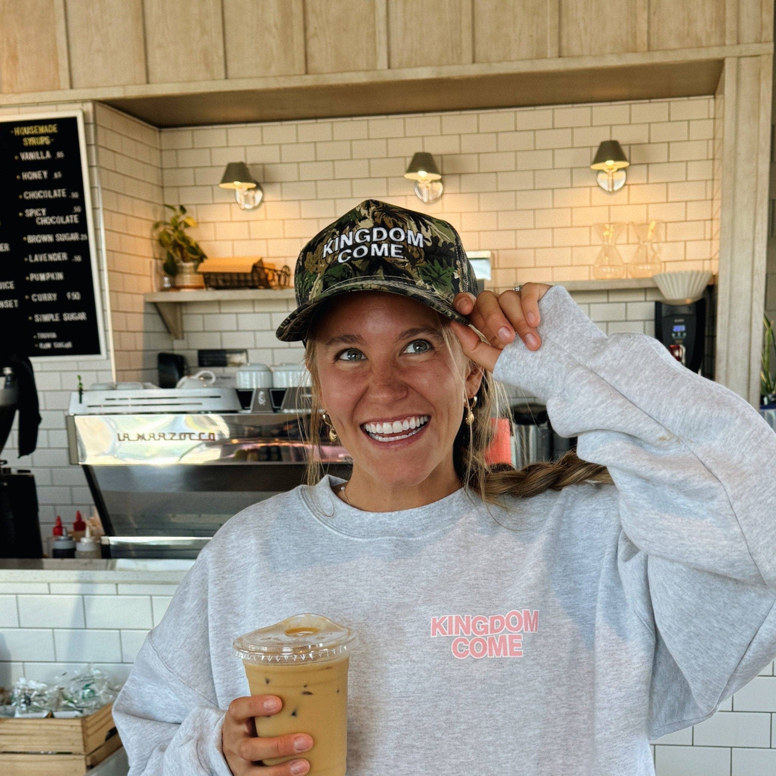 He Would Love First - Vente Casquette de camionneur – unisexe - NOUVEAU ! | CASQUETTE DE CAMIONNEUR BRODÉE "KINGDOM COME" | CAMOUFLAGE3