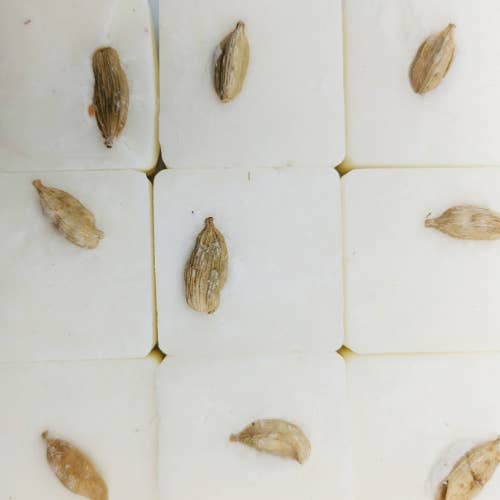 Cardamom Mimosa Pick & Mix Fragrance Melts, Box of 48 for wholesale by SÒLAS Home