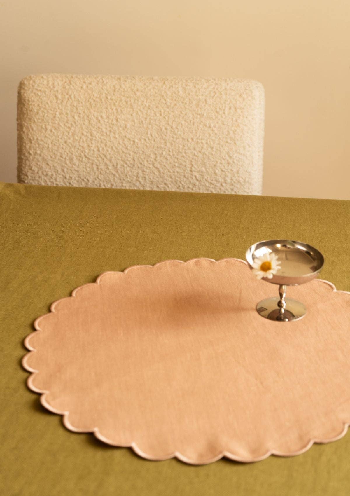 Scalloped round placemats in Powder Pink linen (set of 2) for wholesale on Faire3