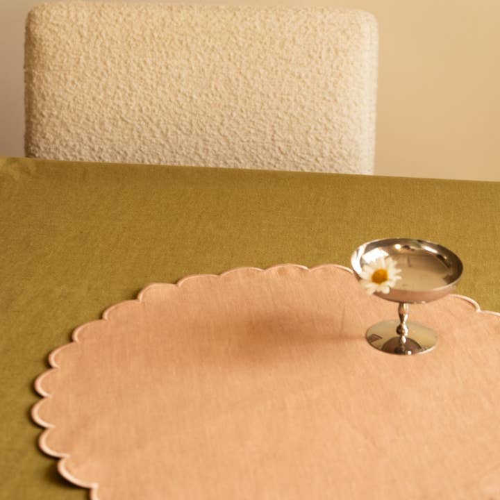 Scalloped round placemats in Powder Pink linen (set of 2) for wholesale on Faire3
