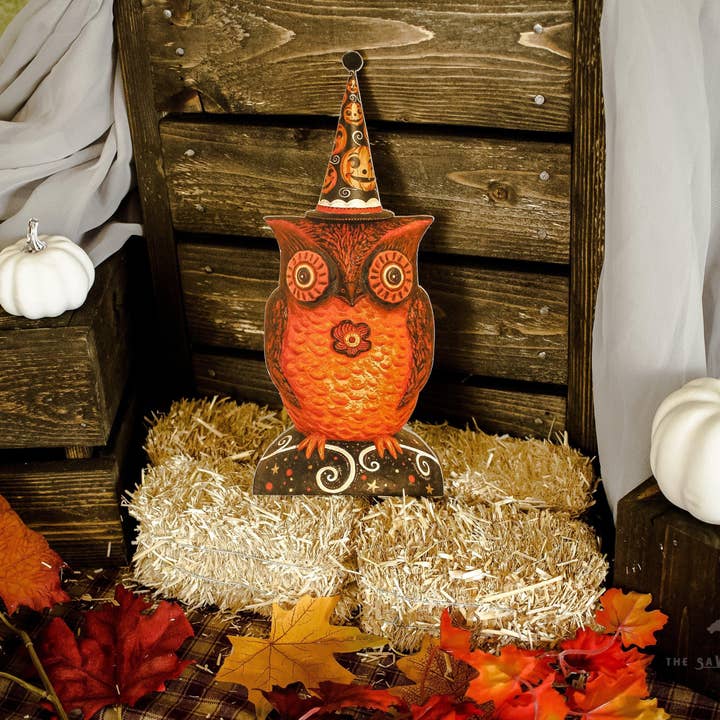 Johanna Parker Standing Halloween Owl stravagante sagoma in legno per la vendita all'ingrosso da parte di The Sawmill Shop